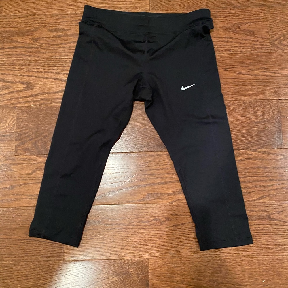 Nike cropped workout pants small, black
